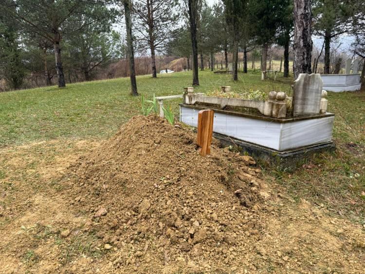 <p>Anne C.K'nin emniyetteki ifadesinde su&ccedil;unu itiraf ettiği, eşi M.K'nin, kız kardeşi C.&Ccedil;. (17) ile ilişkisi olduğunu iddia ettiği belirtildi.</p>

<p>&nbsp;</p>
