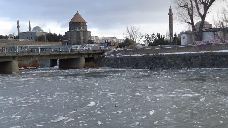 <p>Öte yandan Meteoroloji 12. Bölge Müdürlüğü Bölge Tahmin ve Erken Uyarı Merkezinden yapılan son değerlendirmeye göre bugün bölge genelinde hava parçalı bulutlu geçecek.</p>
<p> </p>