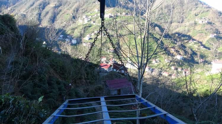 <p>Yıllar boyunca ücretsiz bir şekilde akrabalarının ve komşularının kullanımına sunduğu teleferikten para kazanıldığını öğrenen Dokgöz ile akrabaları arasında tartışma yaşandı. </p>
