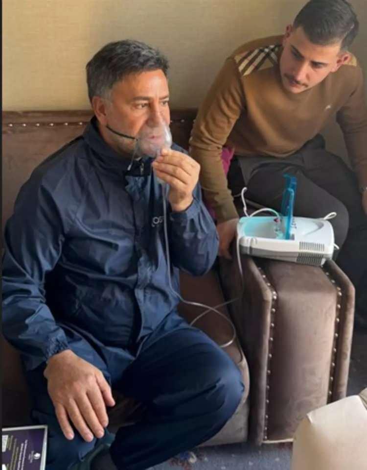 <p>Ge&ccedil;tiğimiz g&uuml;nlerde yaşadığı <strong>solunum rahatsızlığı</strong> ile ilgili konuşan <strong>&uuml;nl&uuml; t&uuml;rk&uuml;c&uuml; İzzet Yıldızhan</strong>, <strong>sosyal medyada neden daha sık paylaşım yapmadığını ilk kez a&ccedil;ıkladı.</strong></p>
