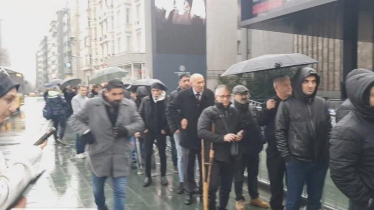 <p>"Ferdi Baba" olarak anılan ve vefatıyla herkesi derin bir üzüntüye boğan Ferdi Tayfur, bugün son yolculuğuna uğurlanıyor. </p>