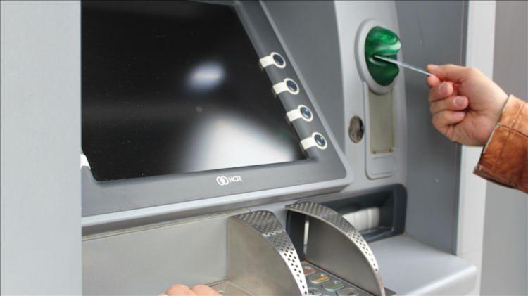 <p><span style="color:#B22222"><strong>ATM’LERDE KÜÇÜK BANKNOT KULLANIMI AZALIYOR</strong></span></p>
<p> </p>