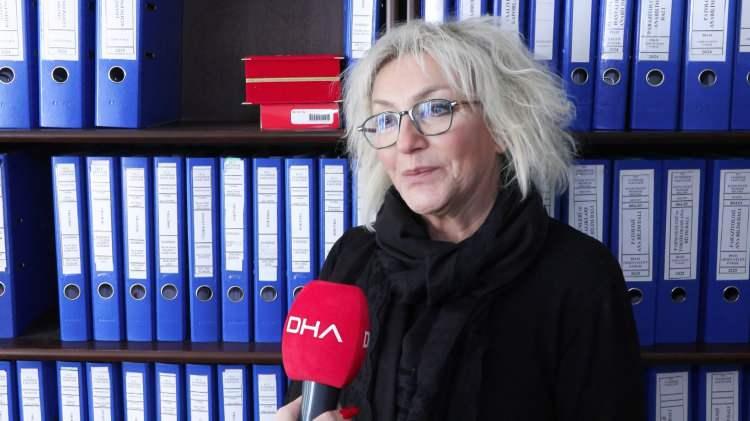 <p>Bu yosun patlaması için Büyükşehir Belediyesi'nden geldiler.</p>
<p>Analizlerini yaptılar. Devamlı iki senede bir veya bazen üç senede bir biz bunu yaşıyoruz. Yani yosunların patlamasından dolayı gelen bir mevzudur. Bunun herhangi bir tehlikesi yok. Dışarıdan gelenler, çevreden gelip de piknik yapanlar endişe duyuyor. Bizim burada yaşayanlar bu, durumu bilenler endişe yaşamıyor çünkü devamlı yaşadığımız bir mevzu. Bundan dolayı da herhangi bir sıkıntı yok" dedi. </p>
<p> </p>