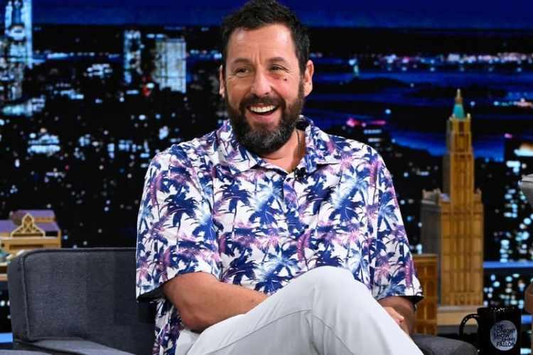<p><span style="color:#FF0000"><strong>ADAM SANDLER ZİRVEDE!</strong></span></p>
<p><span style="color:#000000"><strong>"50 İlk Öpücük", "Hayatım Yalan", "Süper Baba" gibi bir dönemin en çok izlenen yapımlarında başrol olarak karşımıza çıkan Adam Sandler, Hollywood'un en çok kazanan ismi oldu. </strong></span></p>