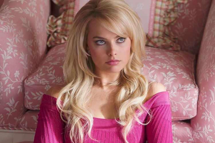 <p><span style="color:#FF0000"><strong>MARGOT ROBBİE İKİNCİ SIRADA!</strong></span></p>

<p><span style="color:#000000"><strong>İkinci sırada ise yer alan Margot Robbie, on yıl arayla listedeki en genç aktris oldu.</strong></span></p>
