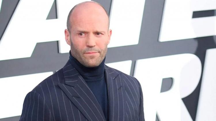 <p><span style="color:#FF0000"><strong>JASON STATHAM DA 7. SIRADA!</strong></span></p>

<p><span style="color:#000000"><strong>41 milyon dolar kazanarak listedeki tek İngiliz aktör olan Jason Statham, 7. sırayı Di Caprio ile paylaştı.</strong></span></p>
