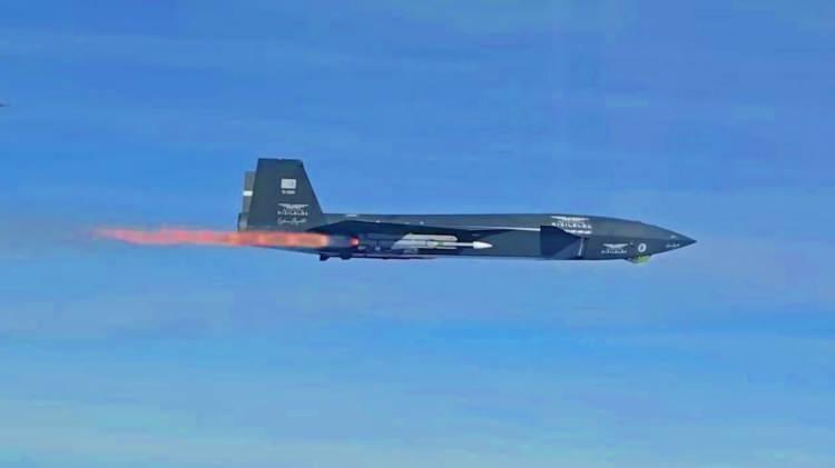 <p><span style="color:#B22222"><strong>KIZILELMA&rsquo;DAN TARİHİ HAVA-HAVA VURUŞU</strong></span></p>

<p>&nbsp;</p>

<p>D&uuml;nyada ilk kez bir insansız savaş u&ccedil;ağı, ASELSAN MURAD AESA radarı ile tespit ettiği y&uuml;ksek hızlı jet motorlu hedefi, T&Uuml;BİTAK SAGE G&Ouml;KDOĞAN g&ouml;r&uuml;ş &ouml;tesi hava-hava f&uuml;zesiyle tam isabet vurdu.</p>
