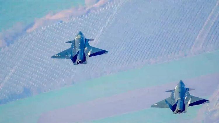 <p><span style="color:#B22222"><strong>D&Uuml;NYA HAVACILIK TARİHİNDE BİR İLK: İKİ KIZILELMA KOL U&Ccedil;UŞU YAPTI</strong></span></p>

<p>&nbsp;</p>

<p>Bayraktar KIZILELMA'nın akıllı filo otonomisi kabiliyetine y&ouml;nelik test u&ccedil;uşunda, d&uuml;nya havacılık tarihinde ilk kez iki insansız savaş u&ccedil;ağı otonom olarak yakın kol u&ccedil;uşu yaptı.</p>
