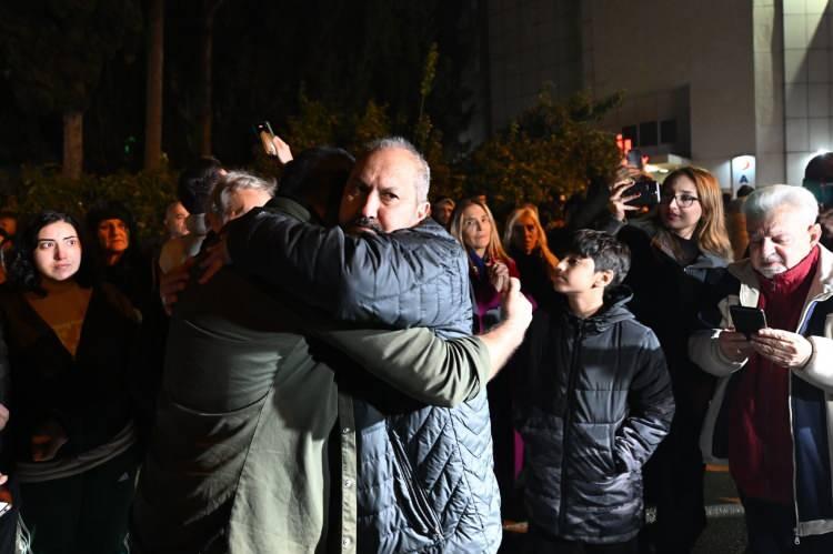 <p>Yoğun bakım ünitesinde tedavi altına alınan Tayfur, 17 Aralık'ta ailesinin isteği ve uzman doktorları tavsiyesiyle ilk olarak ambulans helikopterle havalimanına ardından ambulans uçak ile Antalya'ya sevk edilmişti.</p>

<p> </p>
