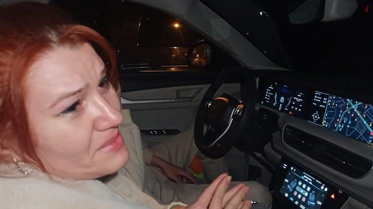 <p><strong>"ÇOCUKLUĞUMUZU KAYBETTİK"</strong></p>
<p> </p>
<p>Tayfur'un ölüm haberini alan sevenleri ise hastane önüne adeta akın etti, Ferdi Tayfur'un ruhuna Fatiha okudu. Bazı sevenleri de Tayfur'un şarkılarını açıp uzun süre gözyaşı döktü.</p>
<p> </p>