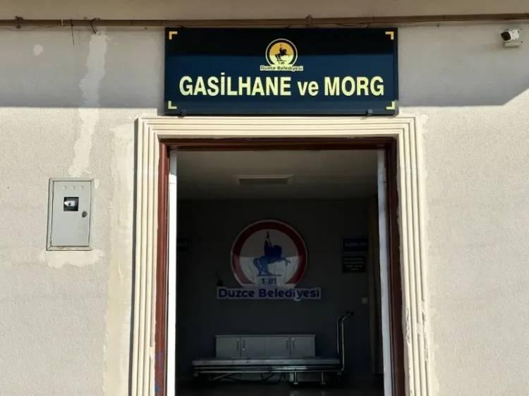 <p>Yılmaz, genel algının aksine özel hayatında çok mutlu olduğunu belirterek, <strong>"Özel hayatımızda çok canlı, etrafımızdaki insanlarla oturup kalkan, neşe saçan insanlarız aslında. Sadece mesleğimizden ötürü insanlar bizi ruhsuz, diğer insanlarla konuşmayan, biraz melankolik olarak düşünebilir. Ancak etrafımızdaki insanlar tarafından sevilen insanlarız. Bundan dolayı da mutluyuz."</strong> ifadelerini kullandı.</p>