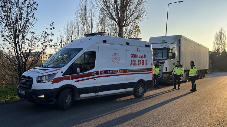 <p>Olay, saat 16.00 sıralarında Gebze ilçesi Barış Mahallesi’ndeki nakliyatçılar garajında meydana geldi. </p>
