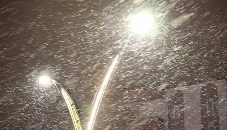 <p><strong><span style="color:#B22222">AKSARAY</span></strong></p>

<p>Aksaray'da etkili olan kar yağışı nedeniyle&nbsp;eğitime&nbsp;ara verildiği bildirildi.</p>

<p>Valilikten yapılan a&ccedil;ıklamada, meteorolojik verilere g&ouml;re yağan kar yağışı ile birlikte oluşması muhtemel tipi ve buzlanma tehlikesi nedeniyle kent genelinde t&uuml;m resmi &ouml;rg&uuml;n ve yaygın eğitim kurumlarında 29 Aralık'ta&nbsp;eğitime&nbsp;ara verildiği belirtildi.</p>

<p>A&ccedil;ıklamada, ayrıca kamu kurumlarında g&ouml;revli hamile ve engelli personelin bir g&uuml;n idari izinli sayılacağı kaydedildi.</p>
