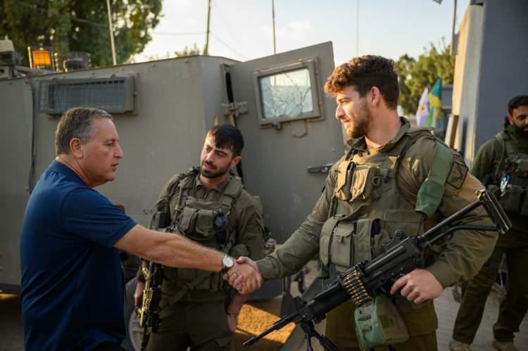 <p>Skandalın ardından bazı b&uuml;y&uuml;k bağış&ccedil;ıların finansal desteklerini askıya almakla tehdit ettiği aktarıldı.</p>
