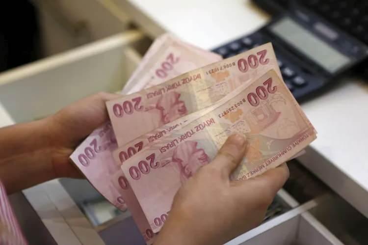 <p>Engellilik oranı yüzde 40’la 69 arasında olanların engelli aylıkları 3 bin 338 liradan 3 bin 723 liraya çıktı. </p>