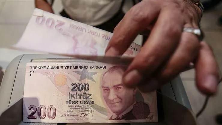 <p>Kıdem tazminatının tavan tutarı da memur maaş katsayılarına göre belli olduğu için orada da bir artış söz konusu. Kıdem tazminatının tavan tutarı da 41 bin 828 liradan 46 bin 655 liraya yükseldi.</p>
<p> </p>