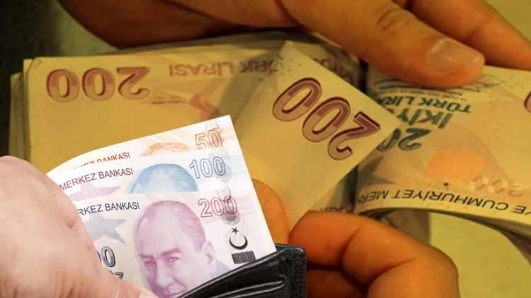 <p><strong>EN DÜŞÜK MEMUR MAAŞI NE OLDU?</strong></p>
<p> </p>
<p>2025 yılının ilk altı ayında en düşük memur maaşı, 39 bin 177 liradan 41 bin 90 liraya yükselirken En düşük emekli memur maaşı ise 17 bin 587 liradan 19 bin 616 liraya çıktı.</p>