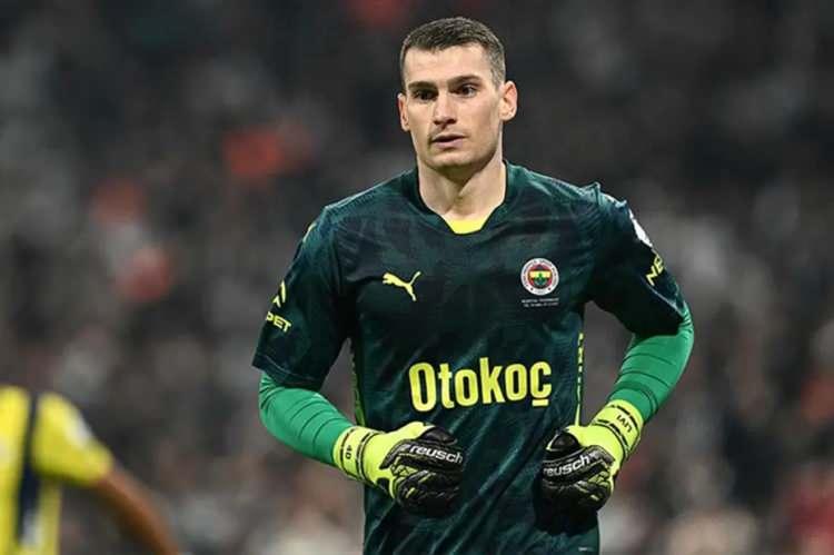 <p>Fenerbah&ccedil;e, Livakovic'in Dinamo Zagreb'e transferi i&ccedil;in 3 milyon euroluk opsiyon maddesi koydurmak istiyor ancak Zagreb buna yanaşmıyor.<br />
<br />
(TAKVİM)</p>
