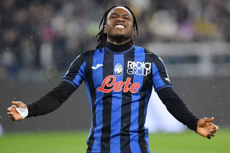 <p>Victor Osimhen, milli takımdan arkadaşı Ademola Lookman'ı Galatasaray'a gelme konusunda ikna etti.<br />
<br />
Transferin resmiyet kazanması i&ccedil;in sarı-kırmızılıların Atalanta ile anlaşması bekleniyor.<br />
<br />
(FOTOMA&Ccedil;)</p>
