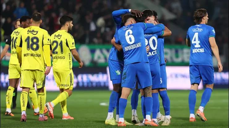 <p>2- &Ccedil;aykur Rizespor | Toplam: 47 kart<br />
<br />
* 46 sarı 1 kırmızı kart</p>
