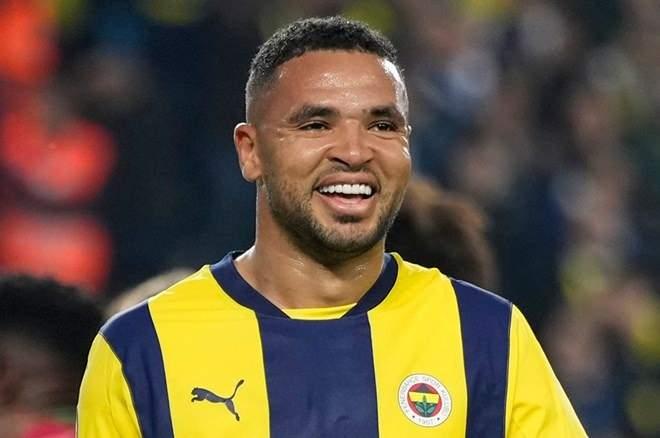 <p>Yapılan ilk görüşmelerin ardından Al Nassr'ın Faslı forvet için Fenerbahçe'ye fiyat yükselterek 34 Milyon Euro'luk teklif yaptığı öğrenildi.</p>