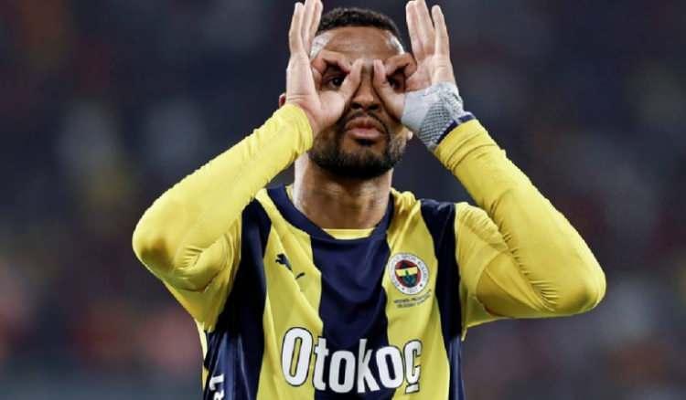<p>Buna karşılık Al Nassr'ın pazarlıklarını sürdürdüğü ancak Sarı-lacivertli yöneticilerin bu paradan aşağı Faslı golcüyü bırakmak istemediği konuşuluyor.</p>