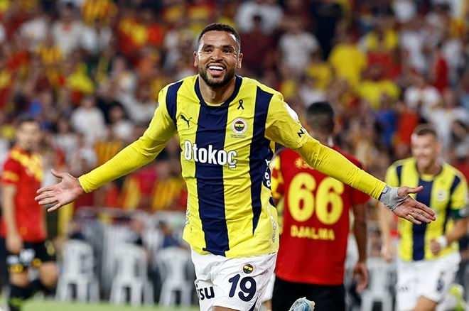 <p>Haberde görüşmeleri daha somut bir hale dökmek için Al Nassr yetkililerinin İstanbul'a gelerek transferi noktalamayı planladığı aktarıldı.</p>