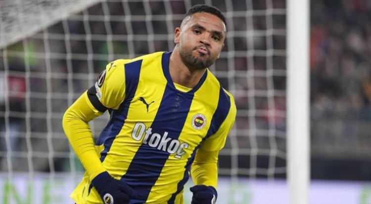 <p>Fenerbahçe, sezon başında 19.5 Milyon Euro karşılığında kadrosuna kattığı 27 yaşındaki golcüden kasasına 40 milyon euro bandından bir rakam koymaya çok yaklaştı.</p>