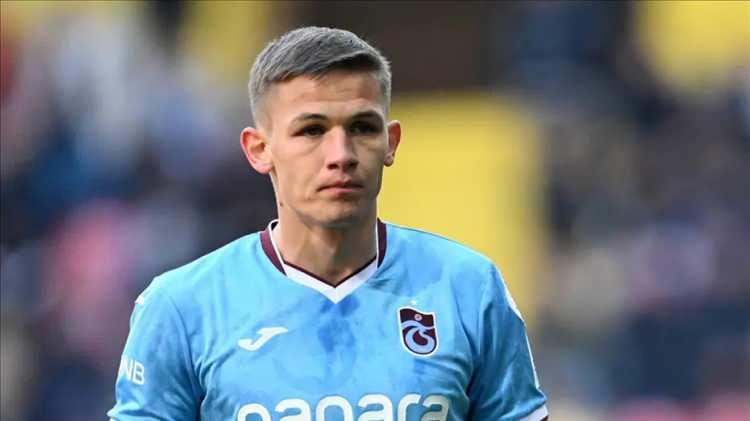 <p>Trabzonspor'da 5 yolcu kesinleşti. Bordo-mavililerde Olaigbe, Sikan, Cihan &Ccedil;anak, Serdar Saat&ccedil;ı ve Cihan &Ccedil;anak ile vedalaşılacak.<br />
<br />
(FANATİK)</p>
