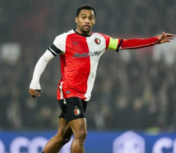 <p>Değeri 25 milyon euro olan Timber'ın sezon sonunda s&ouml;zleşmesi bitiyor.&nbsp;Galatasaray y&ouml;netimi de sezon sonunda s&ouml;zleşmesi bitecek olan oyuncu i&ccedil;in ocakta avantajlı teklif sunarak Feyenoord'u ikna etmek istiyor.<br />
<br />
​(TAKVİM)</p>
