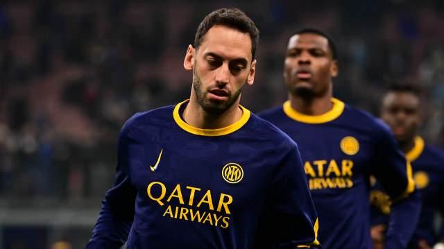 <p>Galatasaray'ın Hakan &Ccedil;alhanoğlu transferi, Inter'in 30 milyon euroluk talebine takılmıştı.<br />
<br />
Sarı-kırmızılılar sezon sonunda transferi 15 milyon euroya bitirebilir.<br />
<br />
(AKŞAM)</p>
