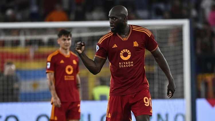 <p>Fenerbah&ccedil;e'nin forvet transferinde bir numaralı hedefi Alexander S&ouml;rloth.<br />
<br />
Kanarya alternatif olarak Romelu Lukaku'yu listede tutuyor.<br />
<br />
(AKŞAM)</p>
