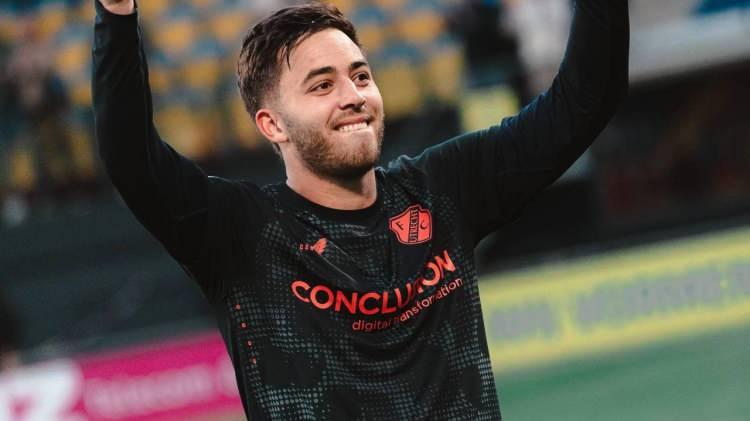 <p>Fenerbah&ccedil;e, El Karouani i&ccedil;in Utrech'e 10 milyon euro teklif etti.<br />
<br />
(FANATİK)</p>
