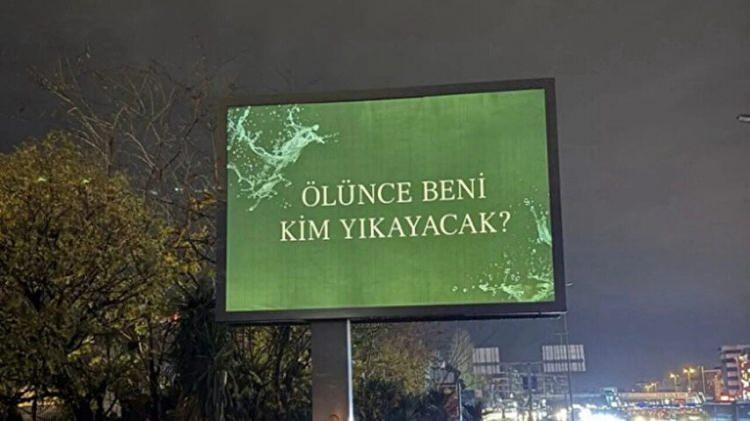 <p>Son yıllarda pek çok başarılı işe imza atan yönetmen Selçuk Aydemir de dizinin böyle bir etki yaratacağını beklediğini kaydederek, <strong><em>"İlk başta bu, bize oldu. Senaryoyu ilk okuduğumda, ülke şu an ne hissediyorsa, onu hissettim zaten. İçimde depremler oldu, 'Çok acayip bir şey var.' dedim. Daha önce gördüğüm hiçbir diziye benzemiyor.</em></strong></p>