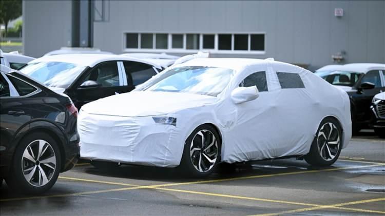 <p><strong>22 EYL&Uuml;L</strong></p>

<p>&nbsp;</p>

<p>AB ve serbest ticaret anlaşması bulunan &uuml;lkeler dışından yapılacak binek otomobil ithalatında ek mali y&uuml;k&uuml;ml&uuml;l&uuml;k uygulanması kararlaştırıldı.</p>
