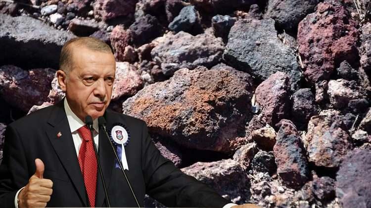 <p><strong>T&Uuml;M DENGELER DEĞİŞECEK!</strong></p>

<p>&nbsp;</p>

<p><strong>15 EKİM</strong></p>

<p>&nbsp;</p>

<p>Cumhurbaşkanı Recep Tayyip Erdoğan, T&uuml;rkiye'nin Eskişehir ilinde tahmini 694 milyon ton mineral kaynağı i&ccedil;eren d&uuml;nyanın ikinci b&uuml;y&uuml;k nadir toprak elementi rezervini tespit ettiğini a&ccedil;ıkladı.</p>

