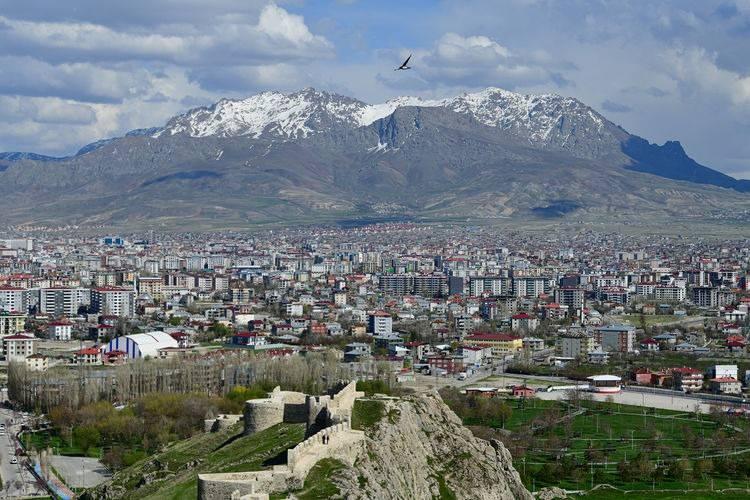 <p><span style="color:#B22222"><strong>4- VAN, MUŞ,BİTLİS, HAKKARİ</strong></span><br />
<br />
<br />
Fiyat d&uuml;zeyi endeksi: 94</p>
