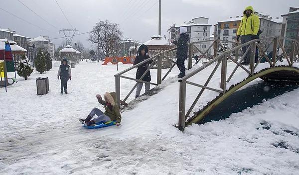 <p><span style="color:#FF0000"><strong>31 ARALIK KAR TATİLİ OLAN İLLER</strong></span></p>
