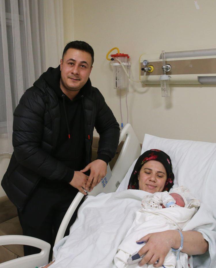 <p>Ziyarete katılan İl Emniyet M&uuml;d&uuml;r&uuml; Faruk Aydın ve İl Jandarma Komutanı Albay Sabri K&uuml;y&uuml;k de aileye tebriklerini iletti.</p>

<p>&nbsp;</p>
