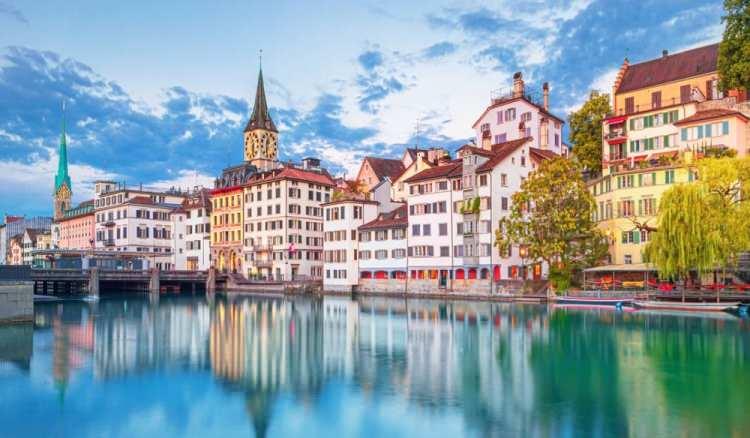 <p><strong><span style="color:#B22222">3) Z&Uuml;RİH&nbsp;</span>&ndash;</strong> İsvi&ccedil;re</p>
