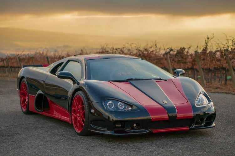 <p>SSC North America'nın 2007 Ultimate Aero TT'si Guinness Rekorlar Kitabı tarafından onaylanmış 256,18 mph azami hıza sahiptir. Bu rekor o zamandan beri başkaları tarafından kırıldı ve şimdi halefi SSC Tuatara'ya ait.</p>
