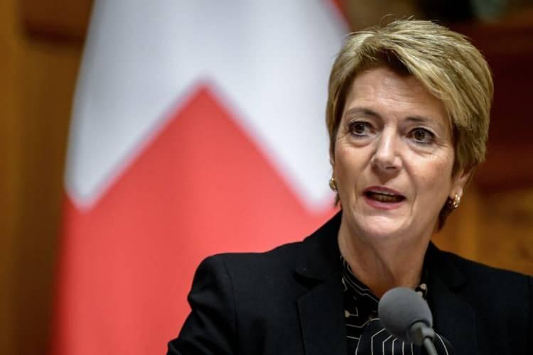 <p><span style="color:#B22222"><strong>7)&nbsp; İSVİ&Ccedil;RE</strong></span></p>
