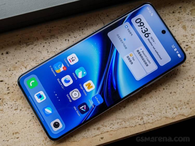 <p><span style="color:#B22222"><strong>4)  VIVO X200 PRO SATELLITE COMMUNICATION EDITION</strong></span></p>

