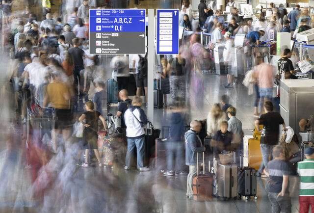 <p>Henley & Partners tarafından, Uluslararası Hava Taşımacılığı Birliği’nin (IATA) resmi verilerine göre düzenli olarak açıklanan ve dünyanın en güçlü pasaportlarının sıralandığı<strong> “Pasaport Endeksi 2025” </strong>yayınlandı.</p>