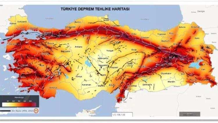 <p> </p>

<p>Topraklarından Kuzey, Doğu ve Batı Anadolu diye adlandırılan üç büyük fay hattı geçen Türkiye'de deprem paniği yaşanmaya devam ediyor. Son olarak Doğu Anadolu​ Bölgesi sabaha karşı sallandı. Erzurum​'da 4,5 büyüklüğünde deprem​ meydana geldi.</p>
