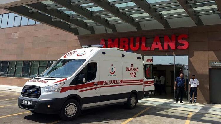 <p>Hastaya ambulans içerisinde yapılan tüm müdahalelerin bilgileri mobil cihazla kayıt altına alınacak. İlgili sağlık tesisine dijital sistem üzerinden aktarılacak.</p>

<p> </p>
