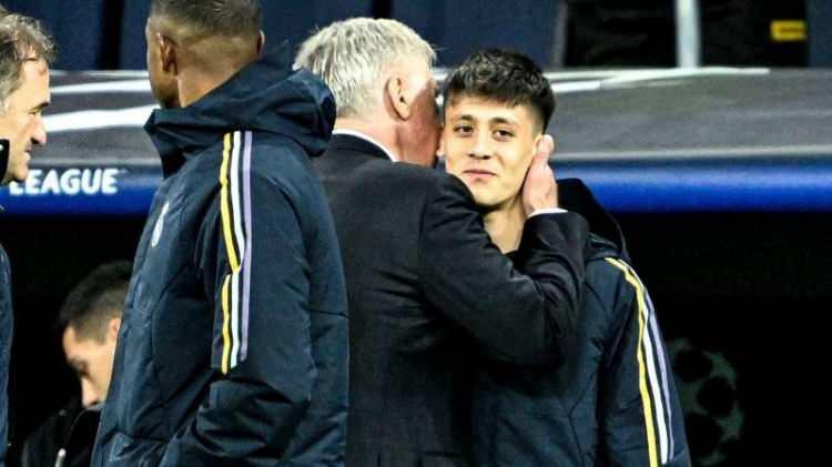 <p>Gelen son haberlere göre Carlo Ancelotti'nin eski takımı Milan, genç yıldıza talip oldu.</p>