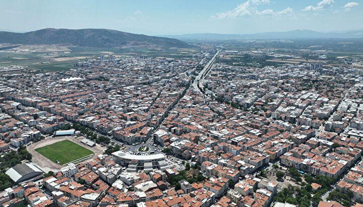 <p>Manisa Akhisar nüfusu 178.812<br />
Hatay İskenderun nüfusu 227.498</p>