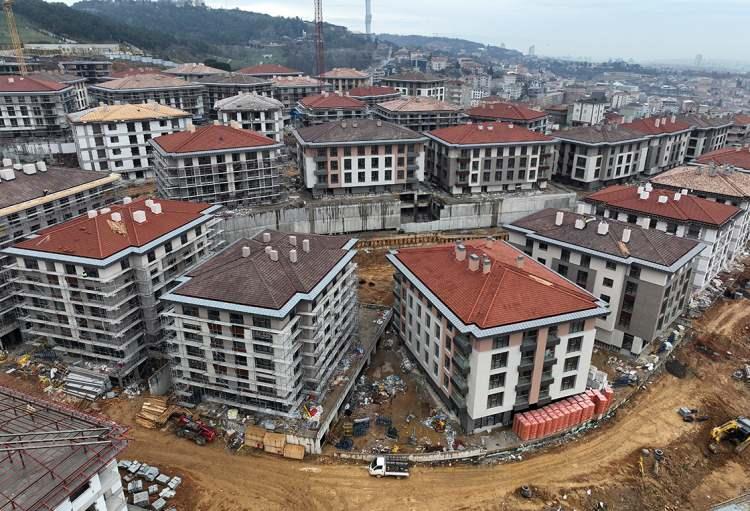 <p>Cumhurbaşkanı Yardımcısı doğurganlık hızındaki düşüş, nüfus yapısı, aile ve evlenme kurumundaki değişimlerin temel nedenlerinin, ihtiyaçların ve bu alanlara yönelik politika önerilerinin tespit edileceğini ifade ederken Nüfus Politikaları Yüksek Kurulu’nun Ulusal Eylem Planı hazırlayacağını açıkladı.</p>