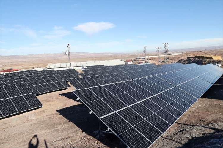 <p>Artan elektrik maliyetlerinin ardından GES projesi için TKDK ve Avrupa Birliği projesine başvurduklarını dile getiren Kepenek,<strong> "Projemiz için yüzde 55 hibe desteği aldık. Projemizin toplam maliyeti 7,5 milyon lira. Bunun yaklaşık 4 milyon lirasını Avrupa Birliği karşıladı ve burayı kurduk." </strong>dedi.</p>
